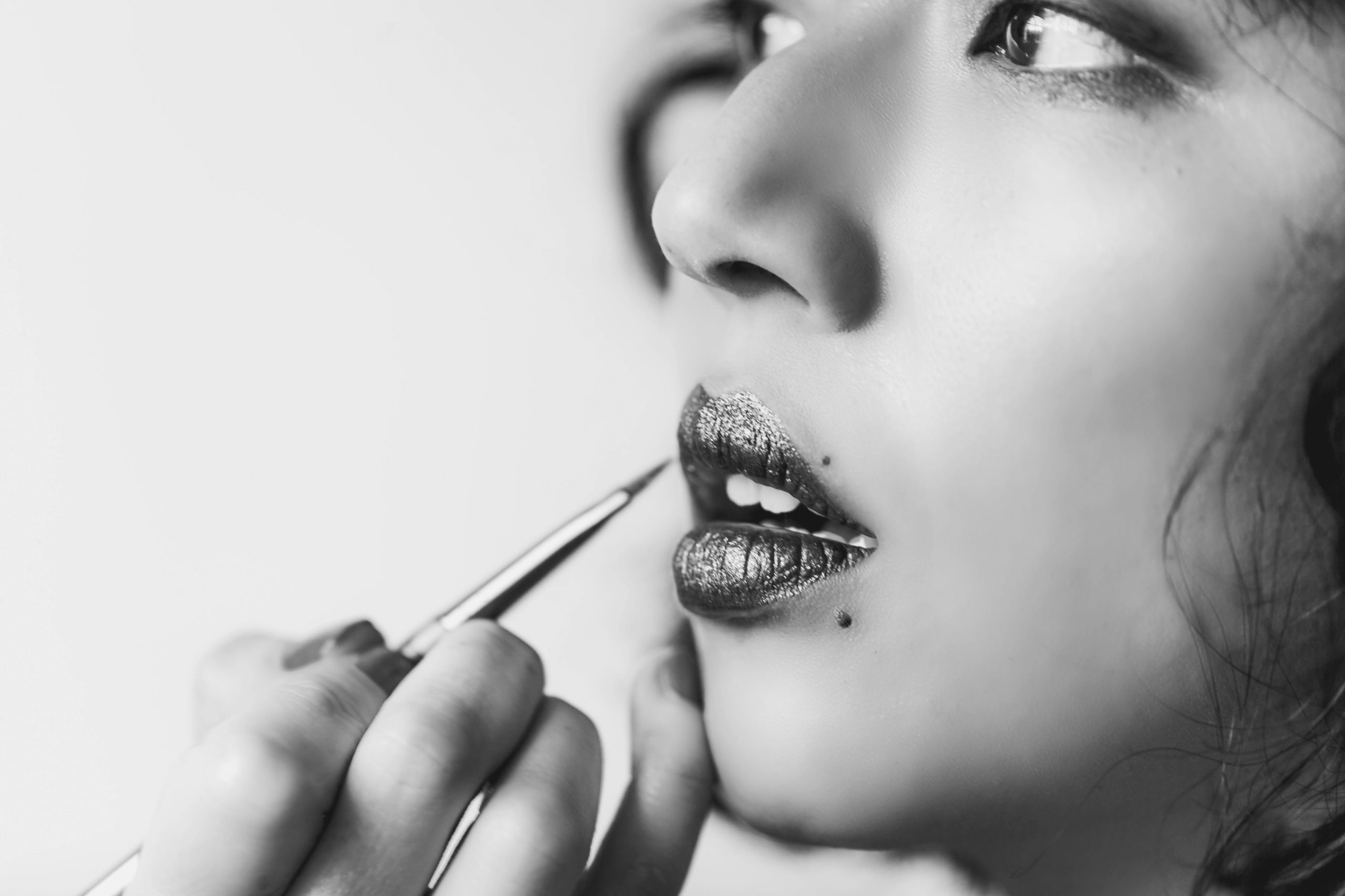 https://www.gutenberg.agency/wp-content/uploads/2022/08/gutenberg-agency-content-factory-studio-photo-makeup-lipstick.webp